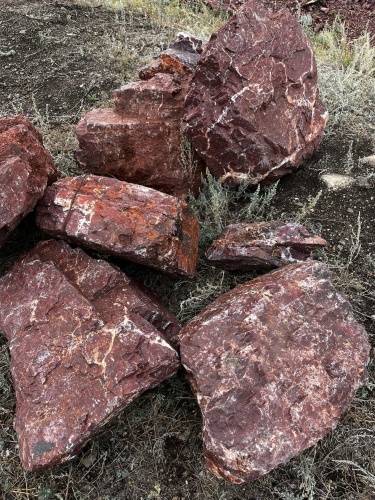 Ландшафтные глыбы красно-фиолетовые 200-1000 килограмм купить в Мегионе