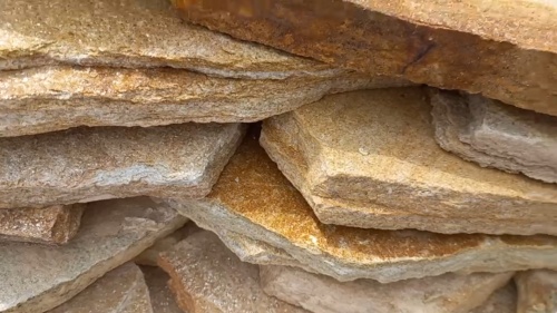 Плитняк златолит жёлтый золотистый для отмостки купить в Мегионе