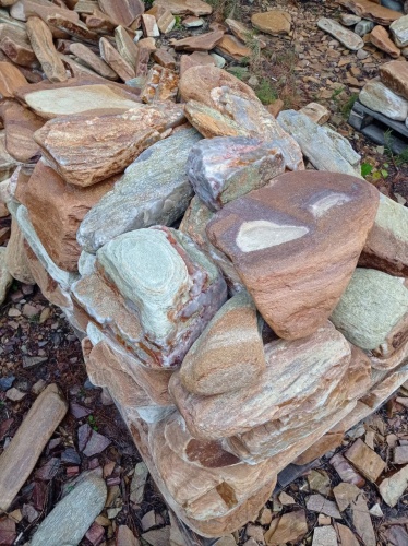 Златолит жёлтый, жёлто-зелёный глыбки и валуны для ланшафтного дизайна купить в Мегионе