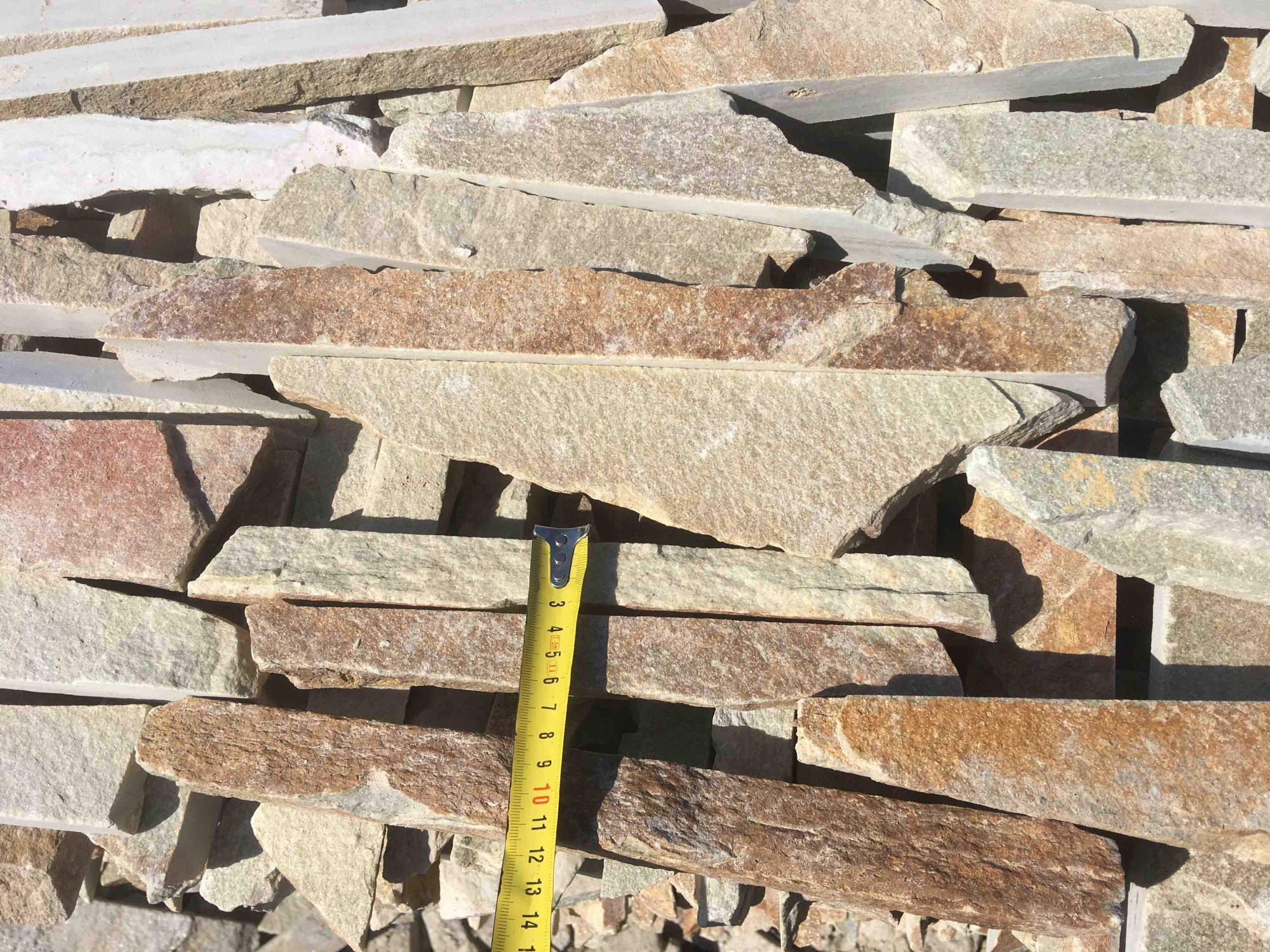 Горбушка златолит золотистый для облицовки купить в Мегионе