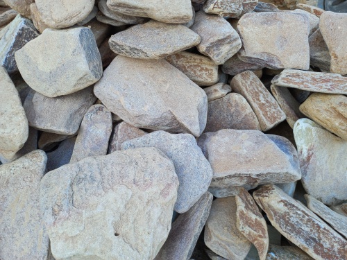 Златолит жёлтый, жёлто-зелёный глыбки и валуны для ланшафтного дизайна купить в Мегионе