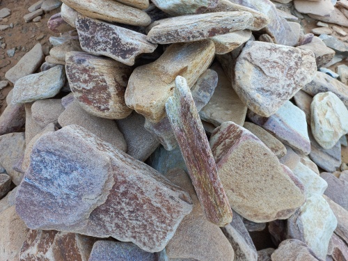 Златолит жёлтый, жёлто-зелёный глыбки и валуны для ланшафтного дизайна купить в Мегионе