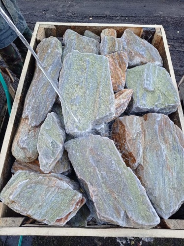 Златолит жёлтый, жёлто-зелёный глыбки и валуны для ланшафтного дизайна купить в Мегионе