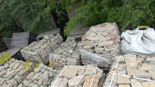 Гранитный плитняк галтованный для мощения купить в Мегионе