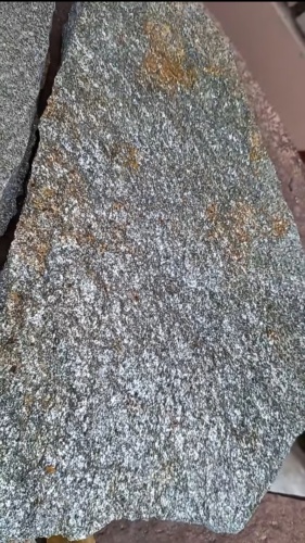 Плитняк златолит серебристый для цоколя, отмостки купить в Мегионе