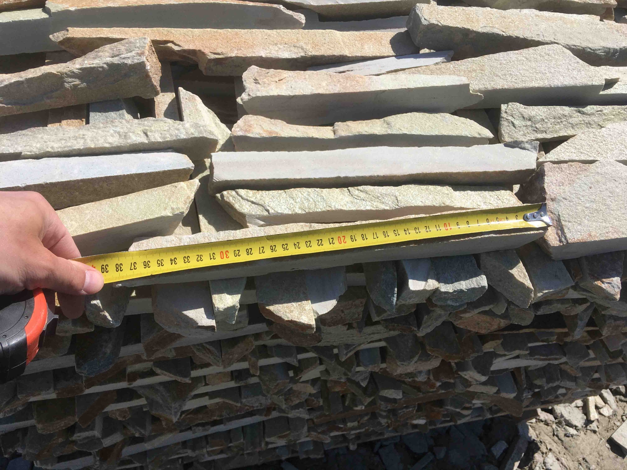 Горбушка златолит золотистый для облицовки купить в Мегионе