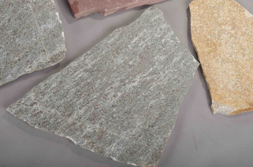 Плитняк златолит Уральский для цоколя, отмостки купить в Мегионе