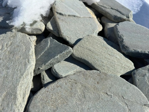 Плитняк златолит зелёный галтованный для фасада купить в Мегионе