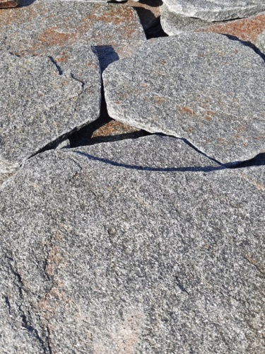 Златолит серебристый галтованный для лестниц купить в Мегионе