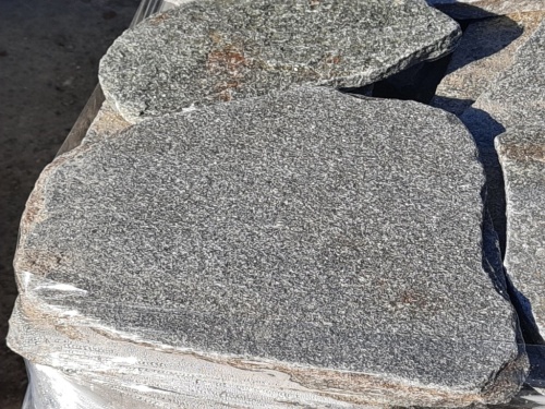 Златолит серебристый галтованный для лестниц купить в Мегионе