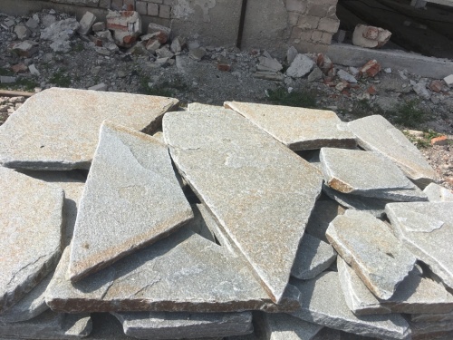 Златолит серебристый галтованный для лестниц купить в Мегионе